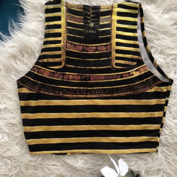 Crop top featuring Egyptian pharaoh - Picture 2 of 2